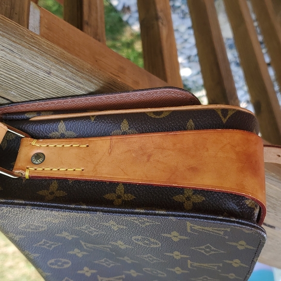 💥💥SOLD💥💥Louis Viutton CARTOUCHIERE - Picture 4 of 17